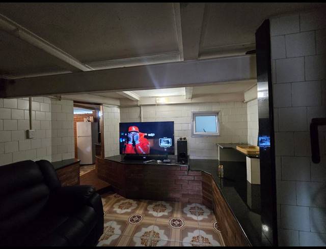 10 BEDROOM APARTMENT FOR SALE IN UMBILO